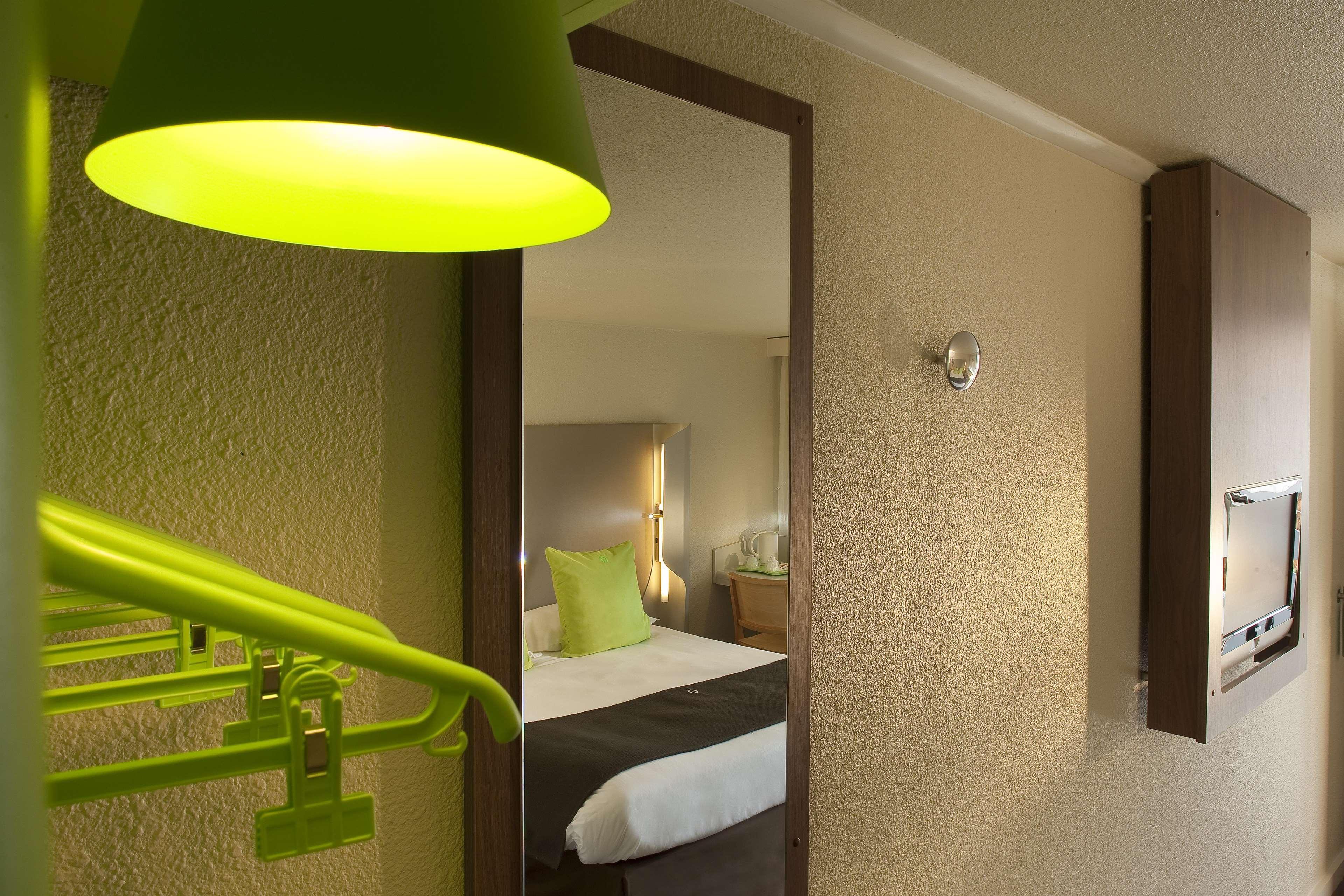 Hotel Campanile Épône Esterno foto