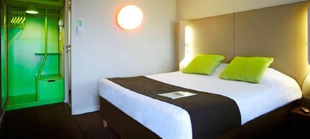 Hotel Campanile Épône Esterno foto