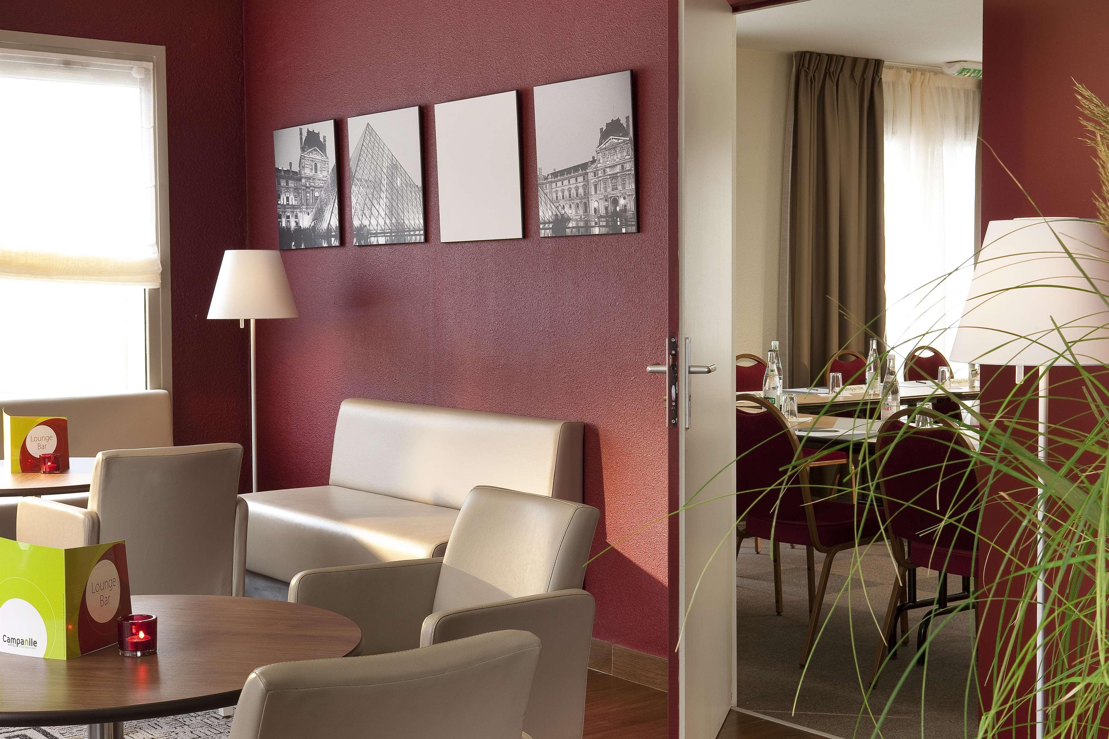 Hotel Campanile Épône Esterno foto