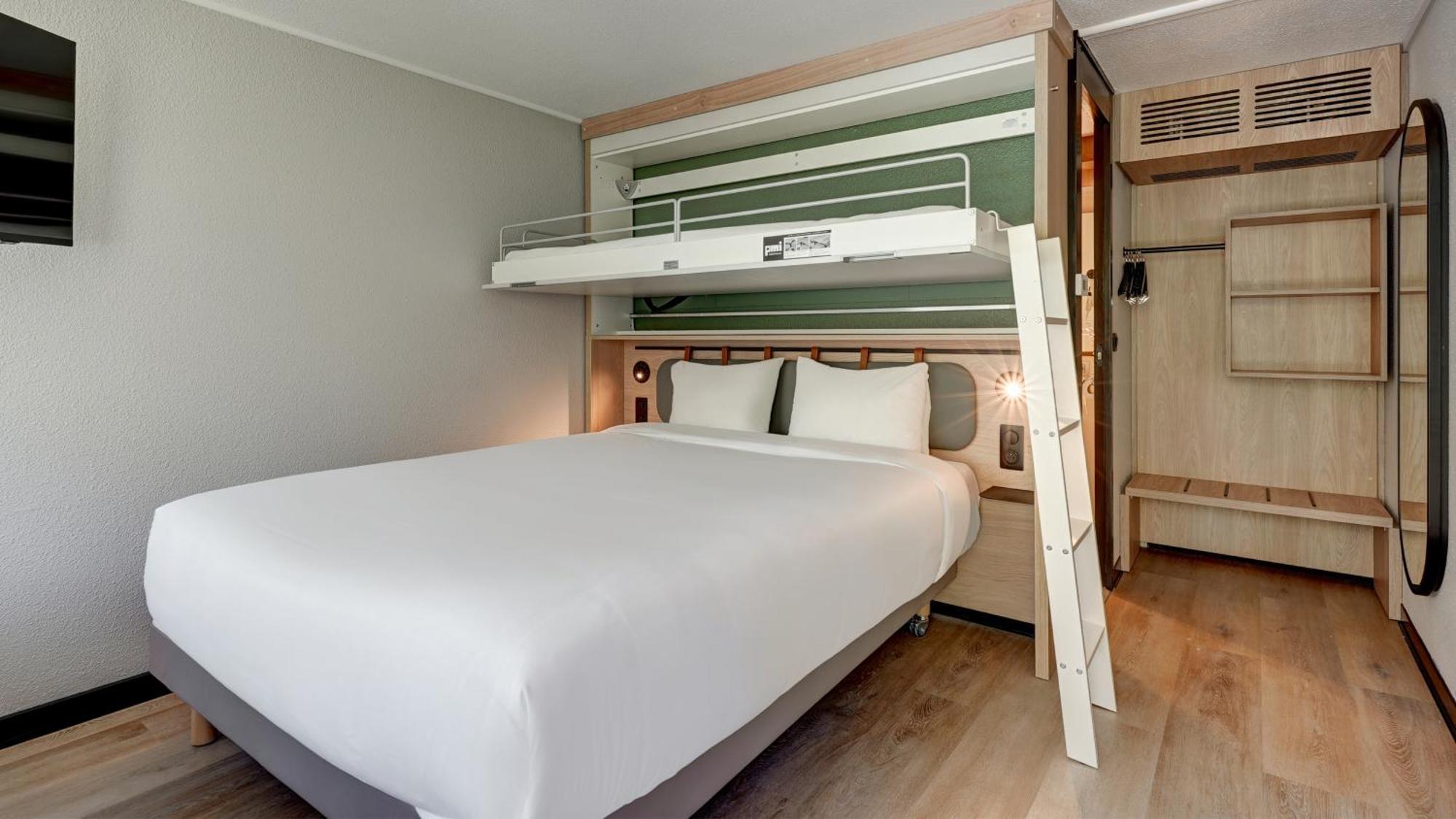 Hotel Campanile Épône Esterno foto